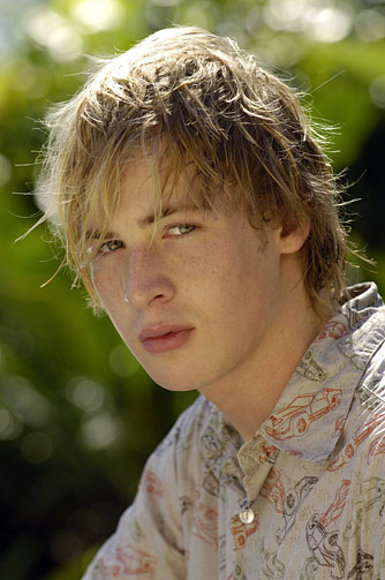 LeWiS..*