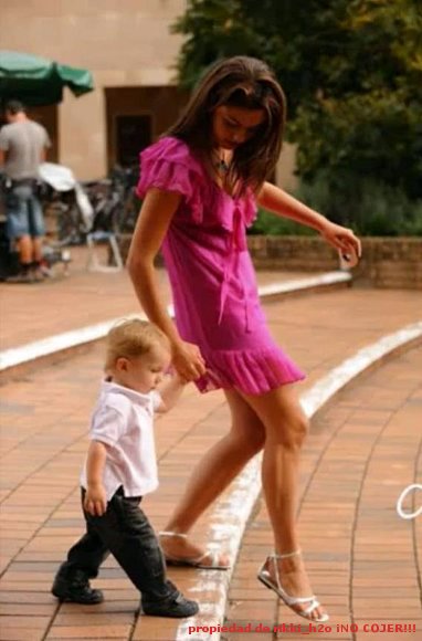 phoebe con un niño