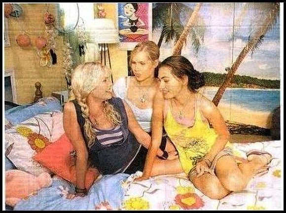 las tres