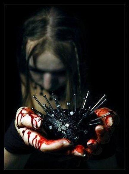 ...Roto por fuera,roto por dentro....