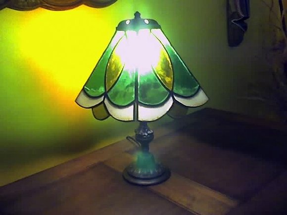 LAMPARA VITREAUX ESTILO TIFFANY, EN VERDE