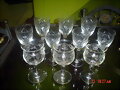 10 copas, cuatro de vino, tres de agua, y tres co