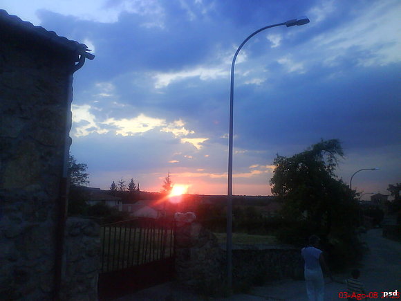 Sol tras la farola