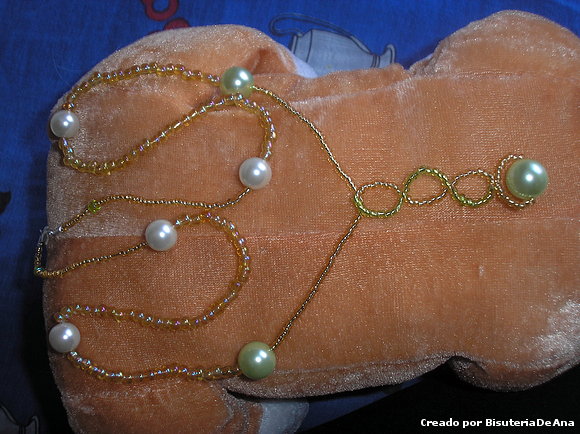 Conjunto de perlas dorado y verde