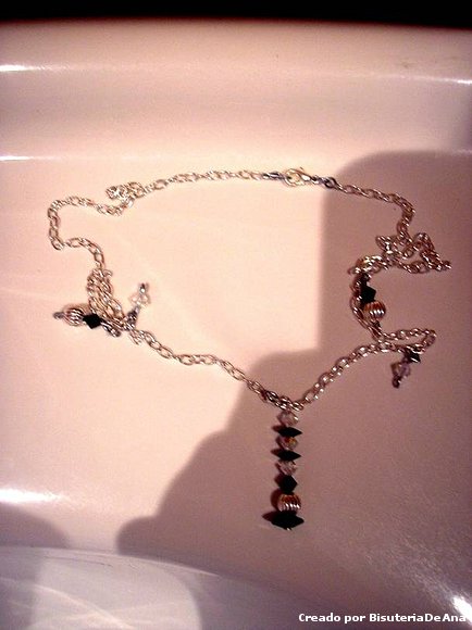 Collar flor de Swarozski negro y blanco