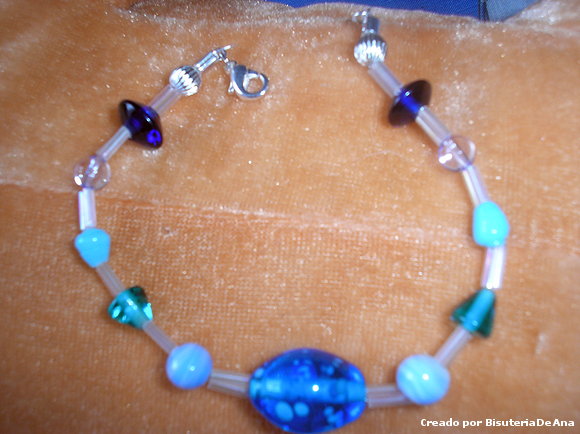 Pulsera azul y plata