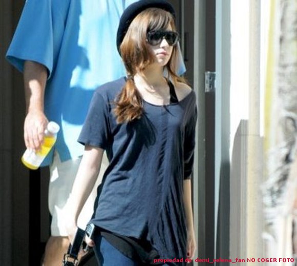 demi : en su paseito de lo mas wappa!!!!