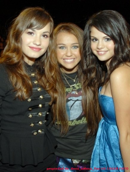 miley demi y sele tambien son BF