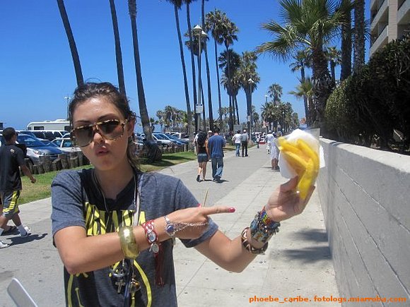 Phoebe y su mango :D