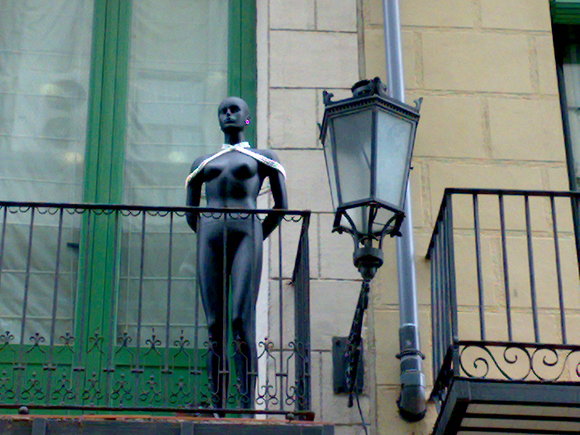 Balcon y Figura,Barna