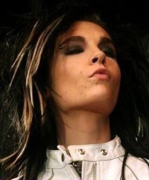 DAME BESOS AMI ANDA CHI XD