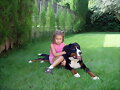 Bronko retozando con Natalia