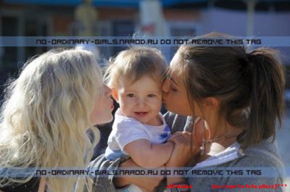 Cariba y Phoebe besando a......?????