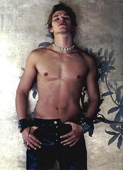 kellan luzt!!