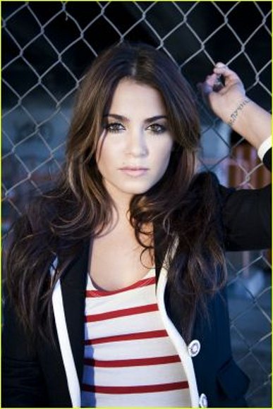 Nikki Reed!!