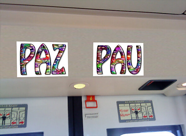 PAZ PAU en las tren de cercanias Maresme Barcelona