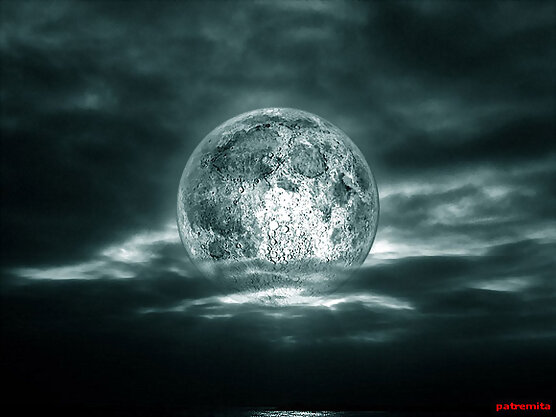 luna en el mar