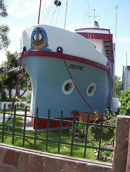 casa barco ,en tierra.