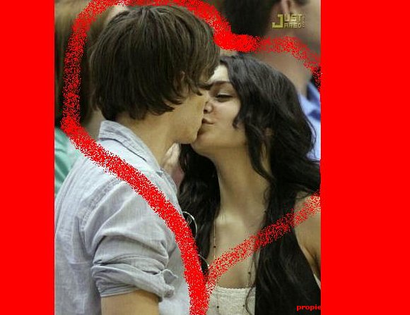Vanessa y Zac kiss