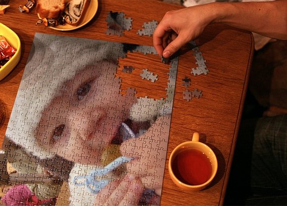 EN ESTA VIDA SIEMPRE FALTA UNA PIEZA DEL PUZZLE...