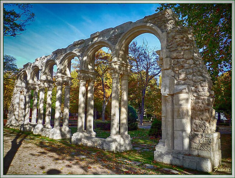 Arcos de Castifale en el Paseo de la Isla, Burgos
