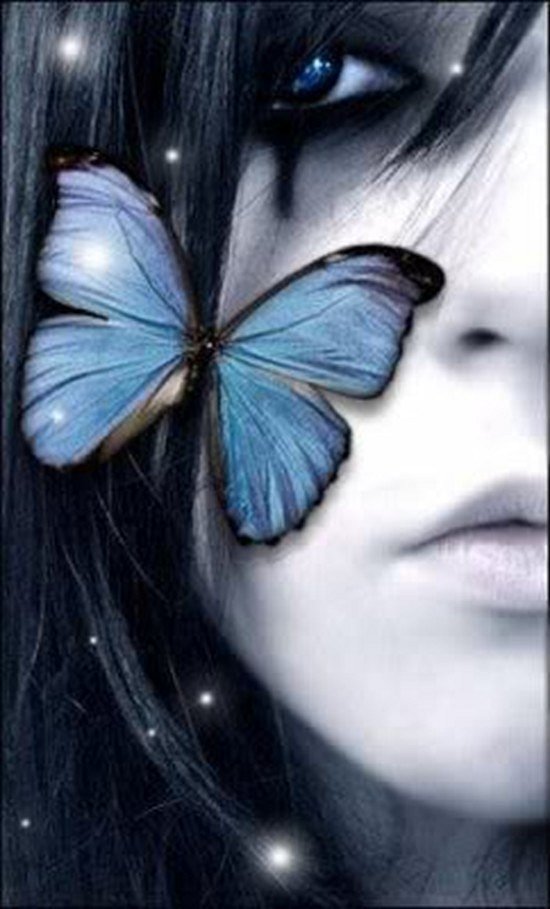 mariposa en su cara