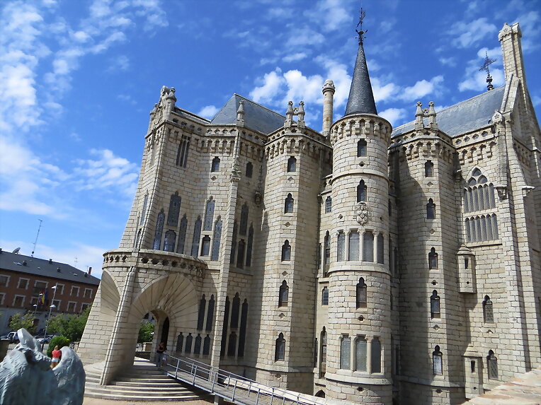 Palacio  de Gaudi     Astorga