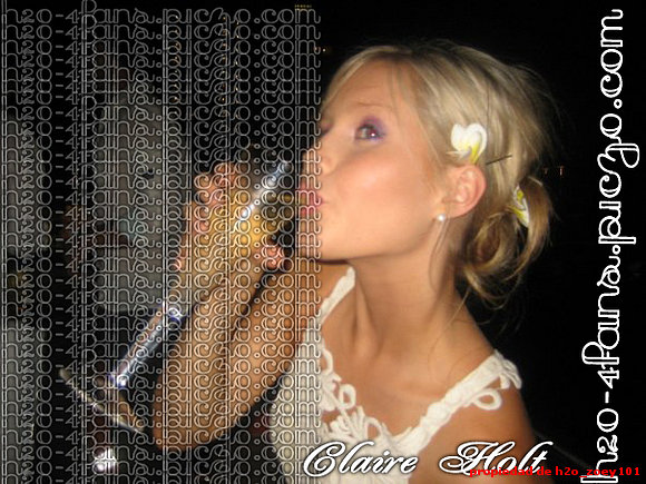 claire bebiendo