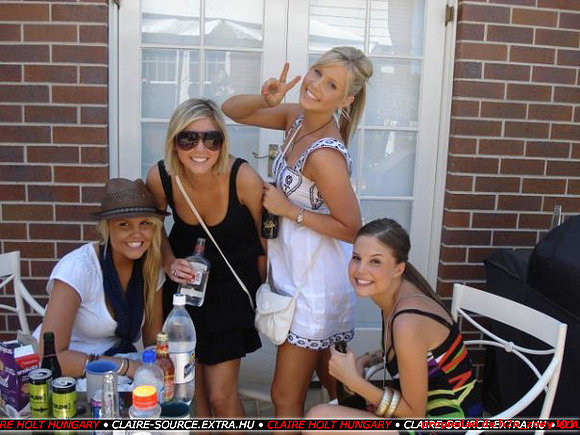 claire con unas amigas