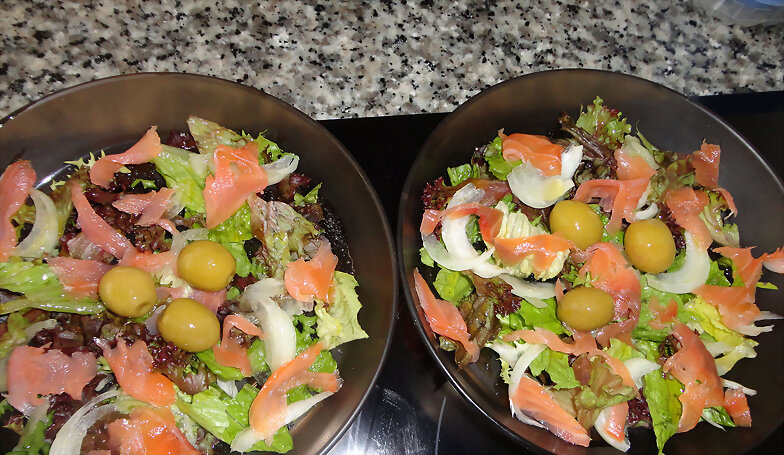 Ensalada variada con salmon ahumado