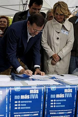 FIRMANDO POR LA NO SUBIDA DEL IVA