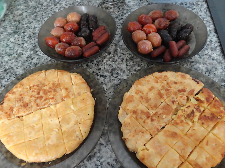 No podia faltar el embutido y las tortillas