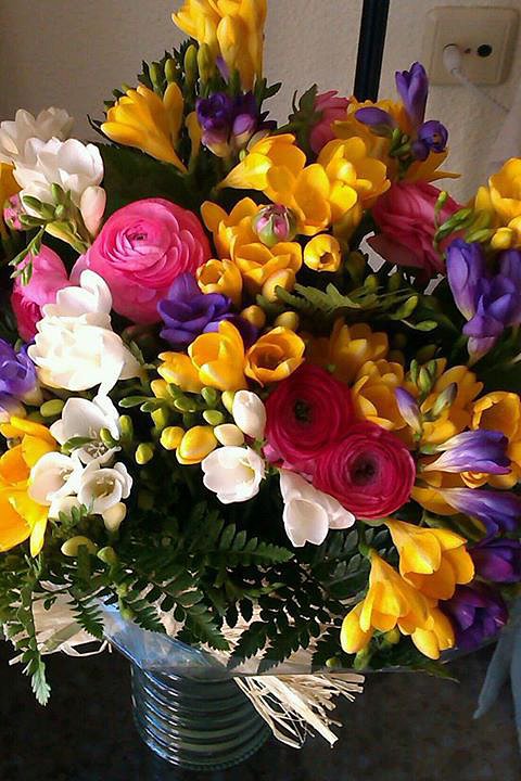 ¿HACE MUCHO QUE NO TE REGALAN FLORES?