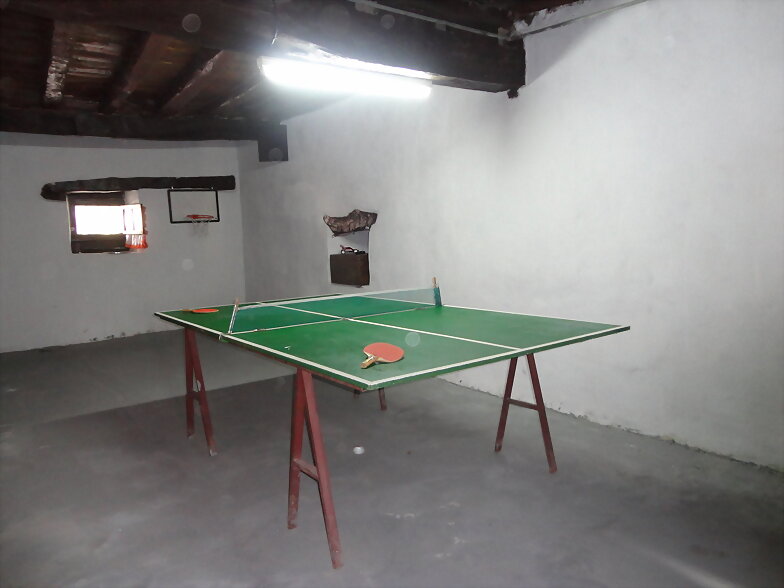 MESA DE PING-PONG EN LA BAJERA