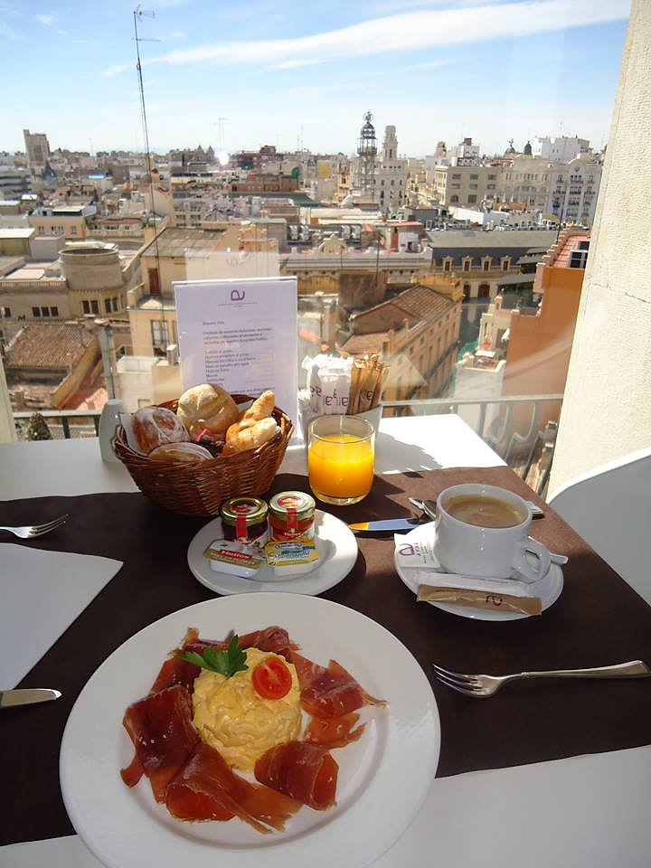DESAYUNO CON VISTAS DE VALENCIA (DESDE EL ASTORIA)