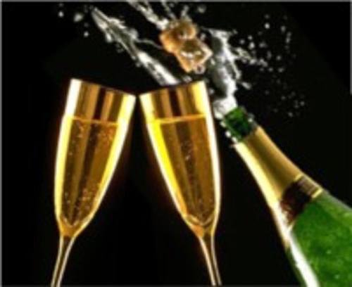 UN BRINDIS PORQUE  EL 2015 SEA MEJOR QUE EL 2014