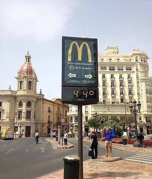 SABADO Y BUENA TEMPERATURA, NO COMO ESA...