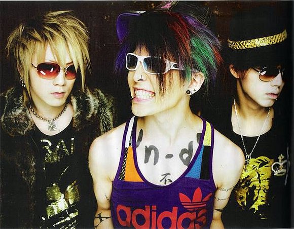 YUKI, MIYAVI Y SHOUU!!
