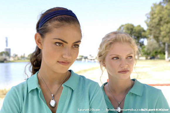 rikki y cleo  en la playa jugando al voleyvol