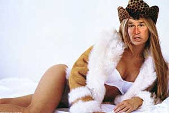 Posando el travesti de Bush.