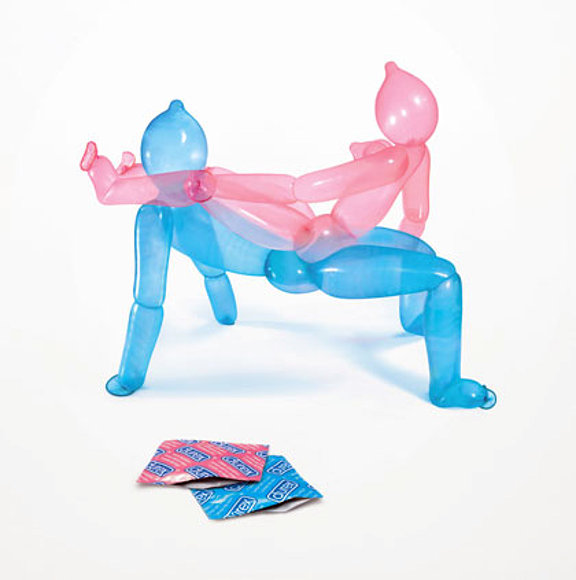 Figuras eroticas con condones.