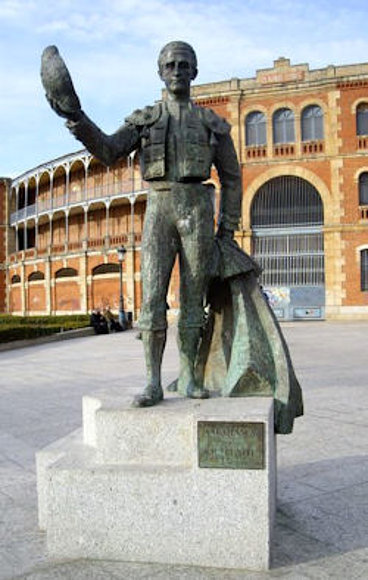 Estatua de Santiago Martin "El Viti".