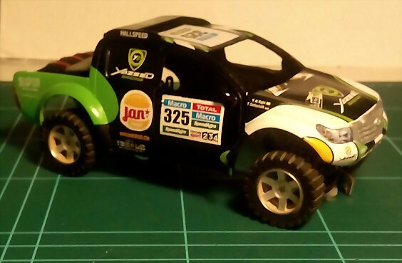 TOYOTA HILUX DAKAR 2015-03
