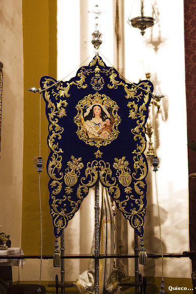 Simpecado de la Hermandad de Montemayor de Arahal