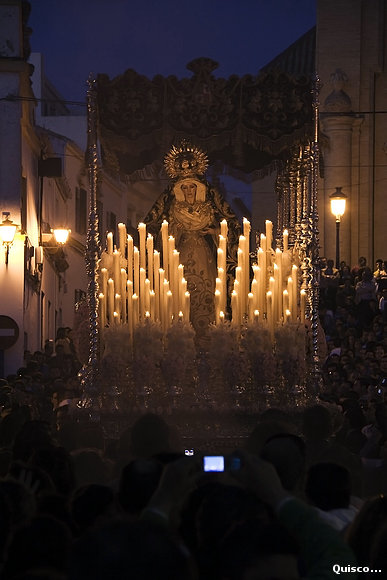 Le anochece por las calles de Arahal 2010