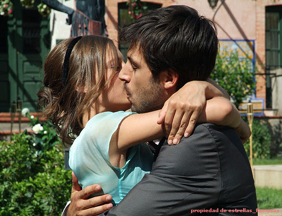 beso de sara y lucas