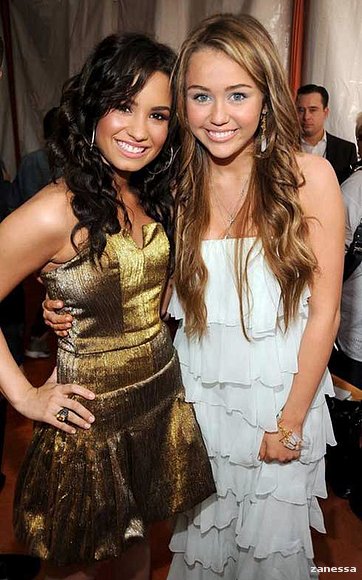 Miley y demi.......... 2009 Kids Choice Awards