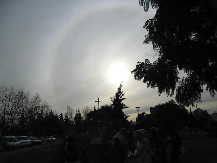 7/06/012 HALO SOLAR EMBELLECIÓ EL CIELO VARIAS HS.