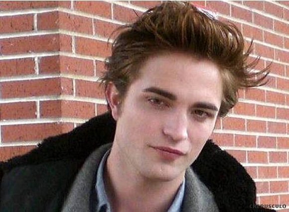 ROBERT PATTINSON