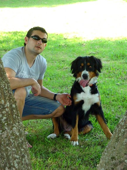 Kiara (con el pelo corto) con Miguel